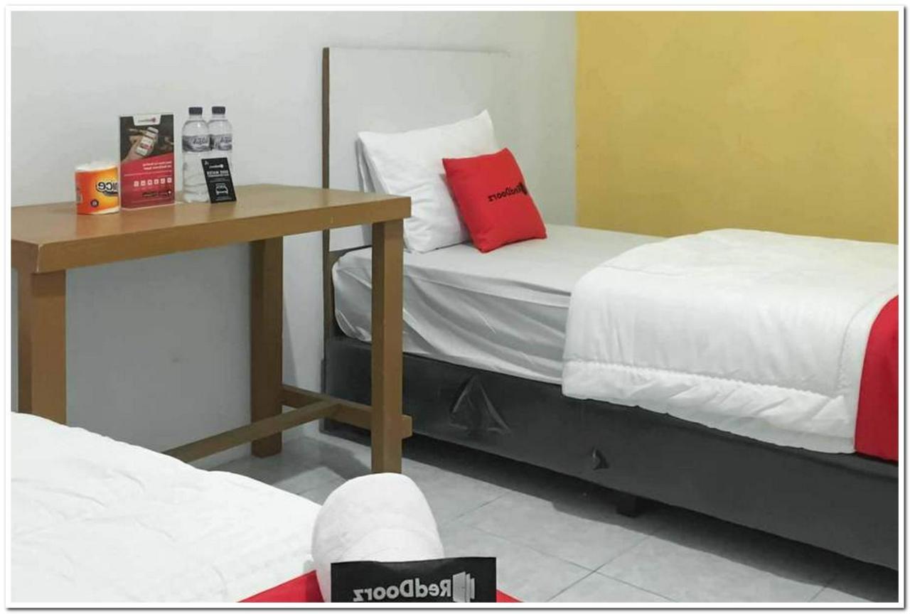 Reddoorz @ Simpang Pos Medan Hotel Exterior foto